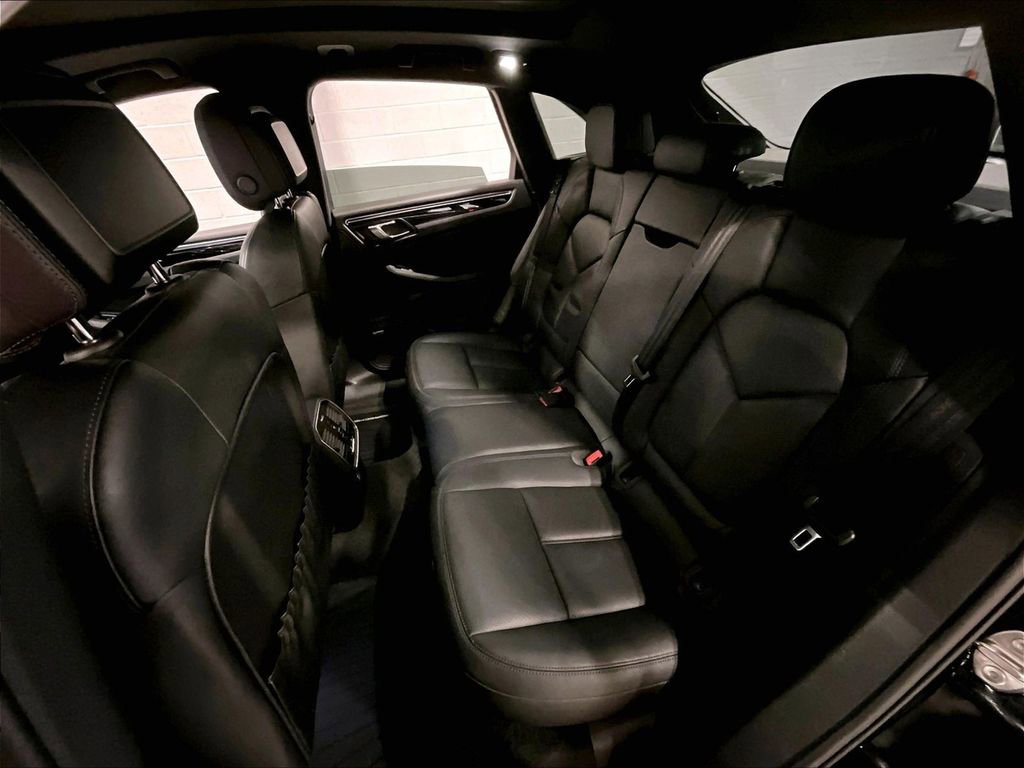 Certified 2023 Porsche Macan AWD/4WD image 22
