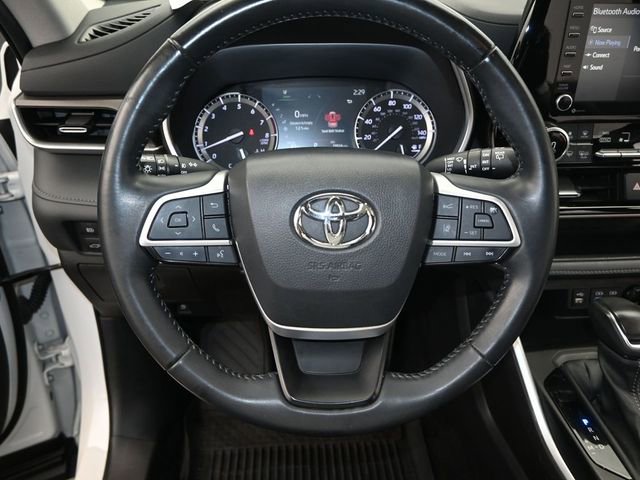 Used 2022 Toyota Highlander XLE image 19