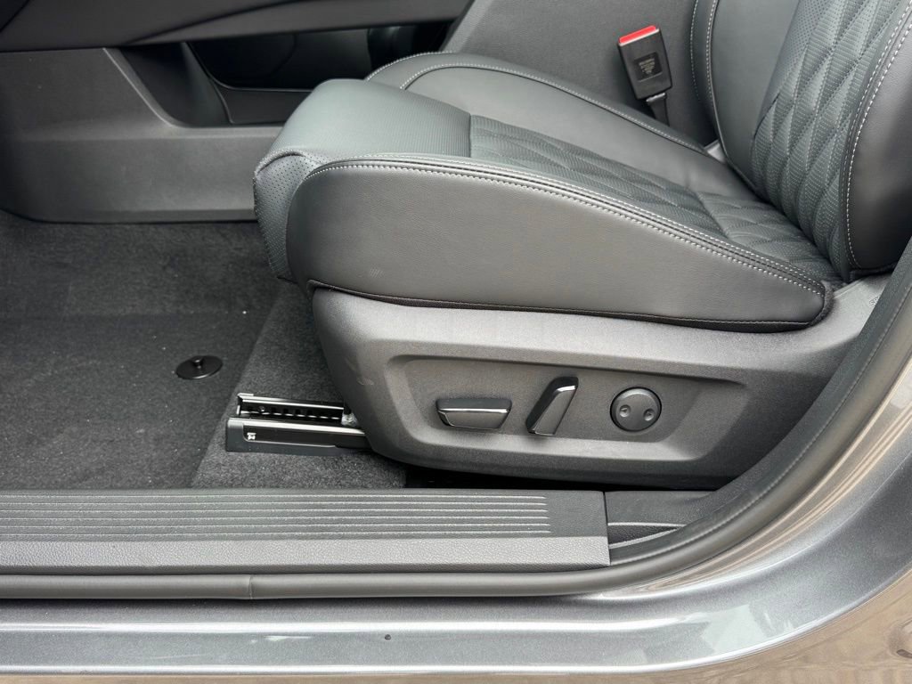 New 2026 Nissan Rogue Platinum image 17