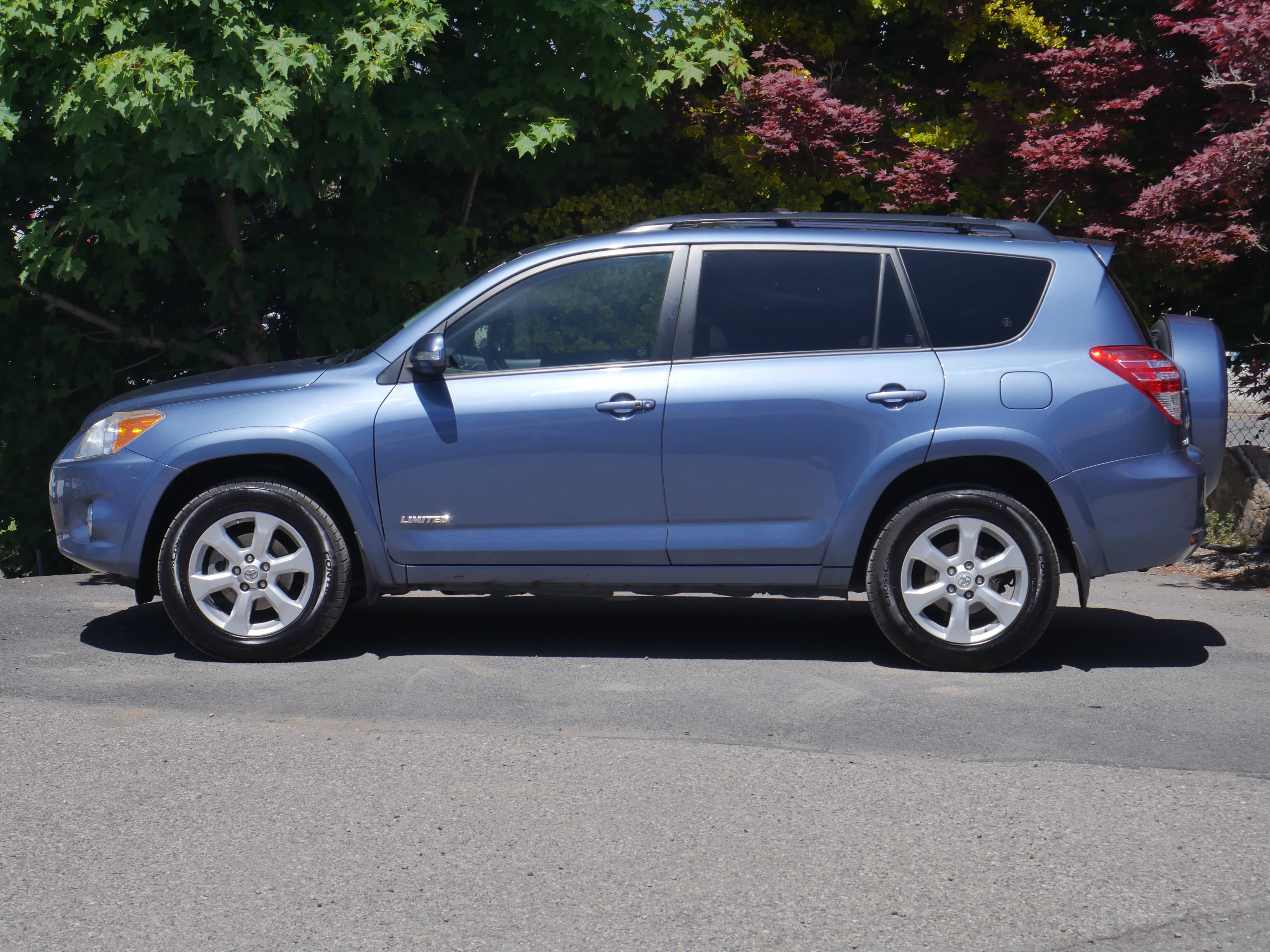 Used 2009 Toyota RAV4 Limited AWD/4WD image 17