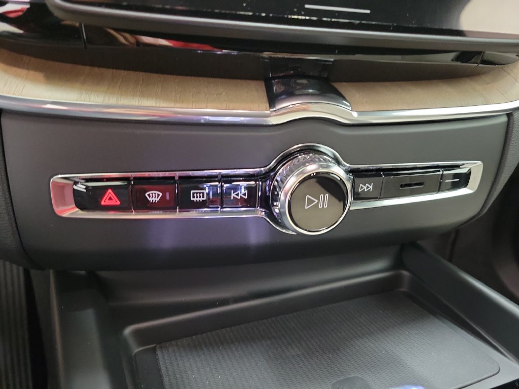 New 2026 Volvo XC60 B5 Plus w/ Protection Package Premier AWD/4WD image 30