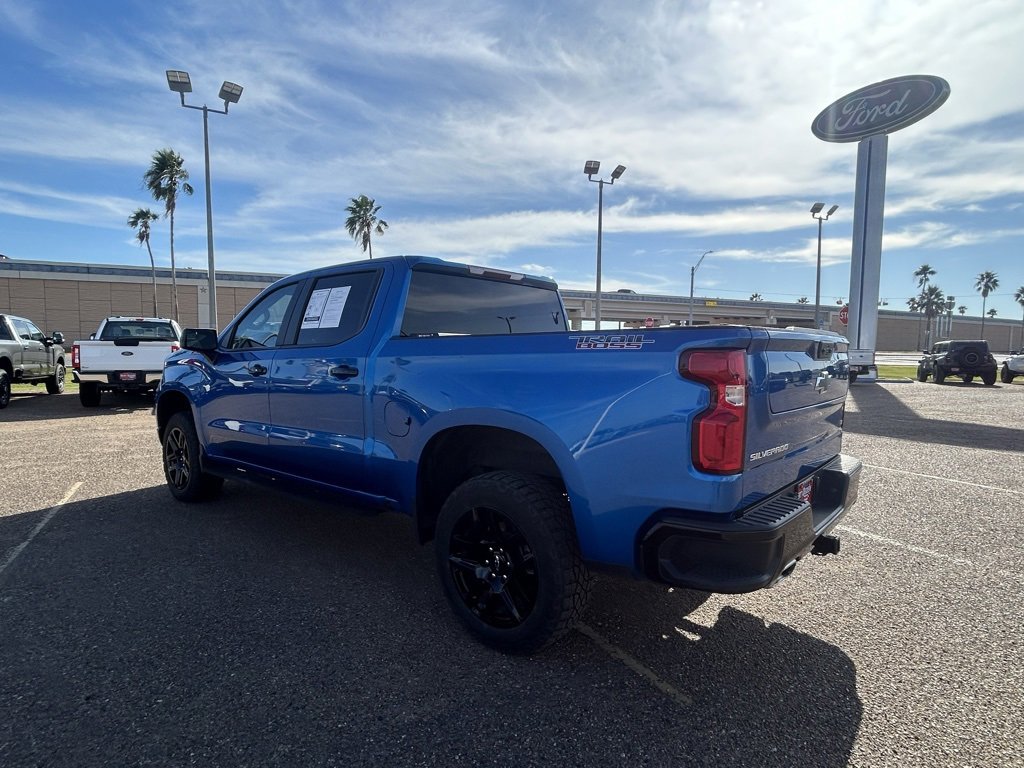 Used 2023 Chevrolet Silverado 1500 LT Trail Boss w/ LPO, Dark Essentials Package image 5