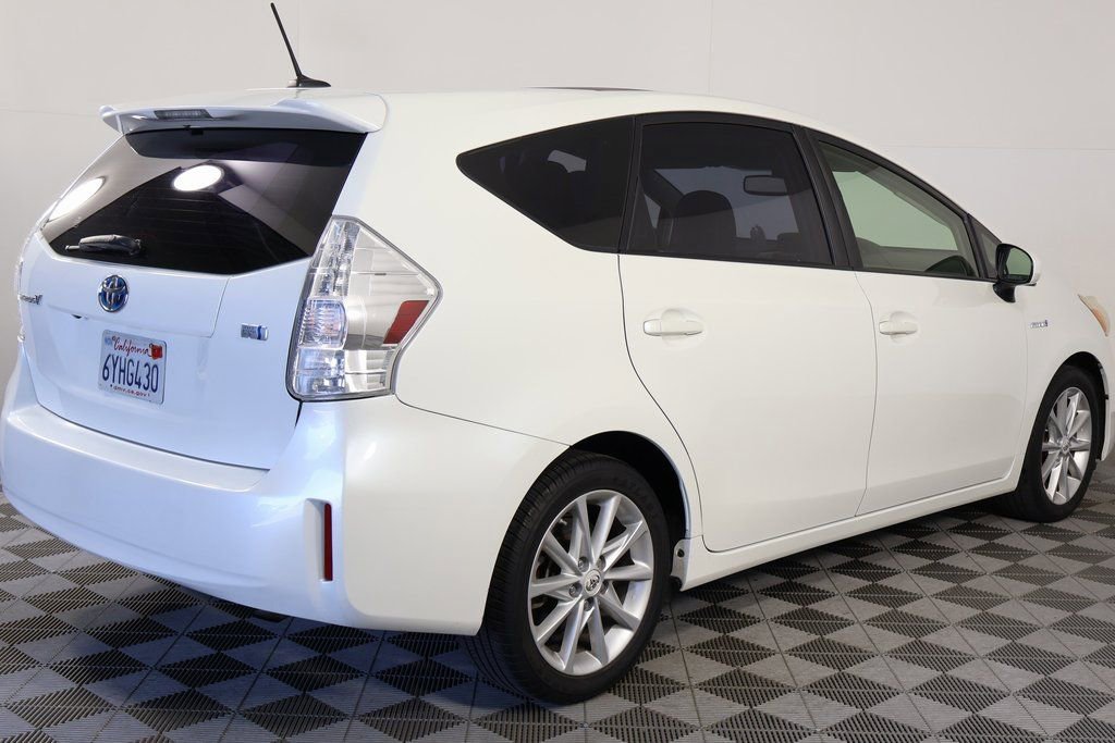 Used 2012 Toyota Prius V Five image 3