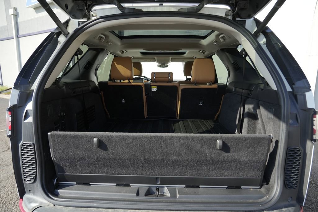 Used 2019 Land Rover Discovery HSE AWD/4WD image 15