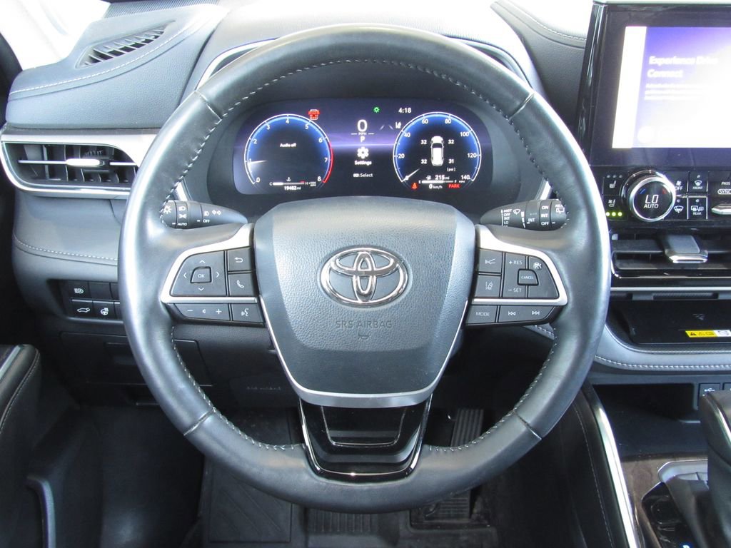 Used 2023 Toyota Highlander Limited image 26
