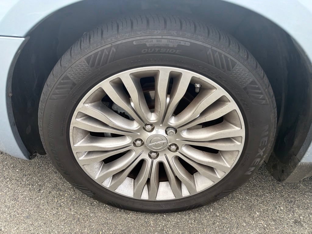Used 2014 Chrysler 200 Limited FWD image 8