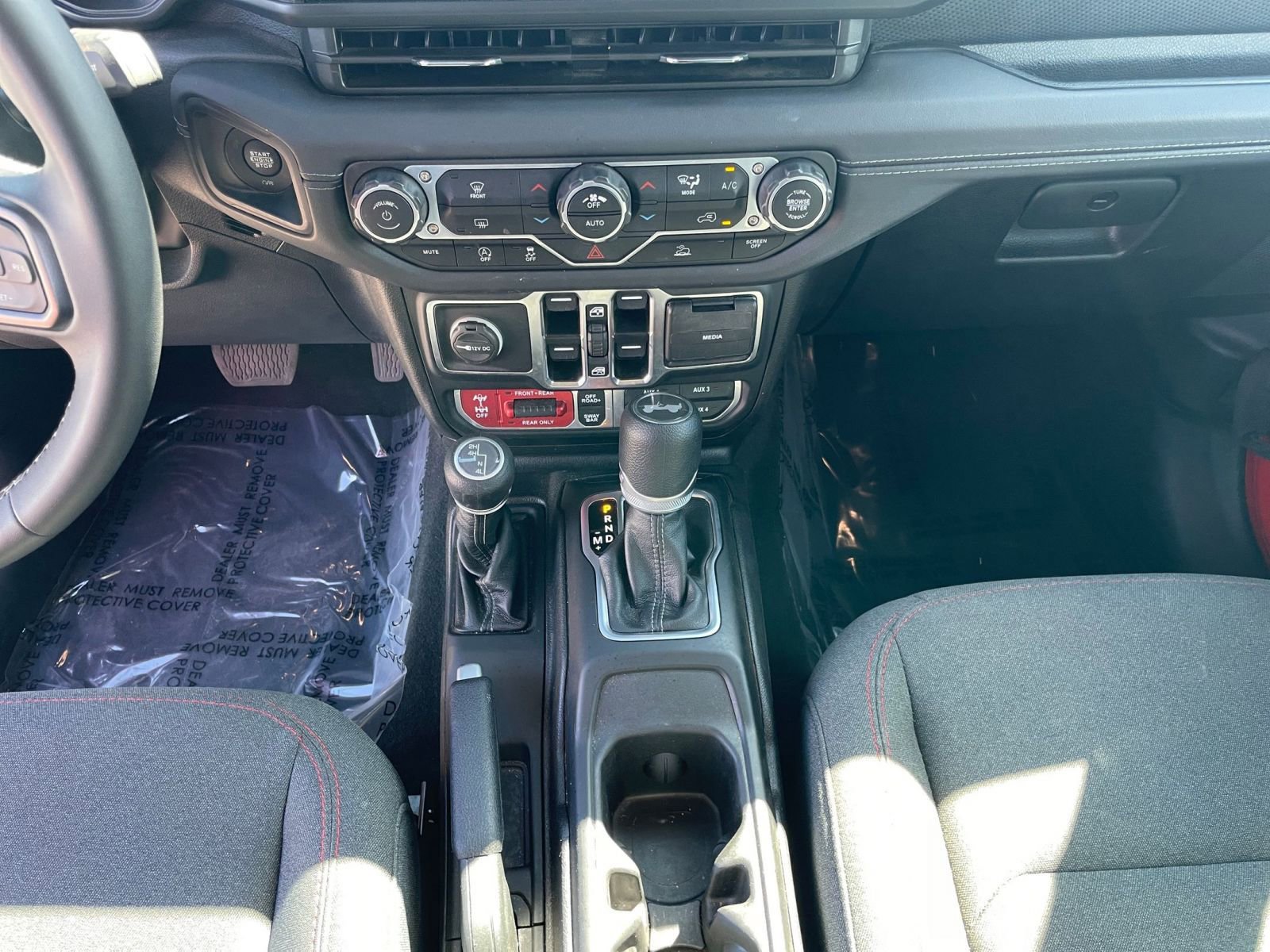 Used 2025 Jeep Wrangler Unlimited Rubicon image 41