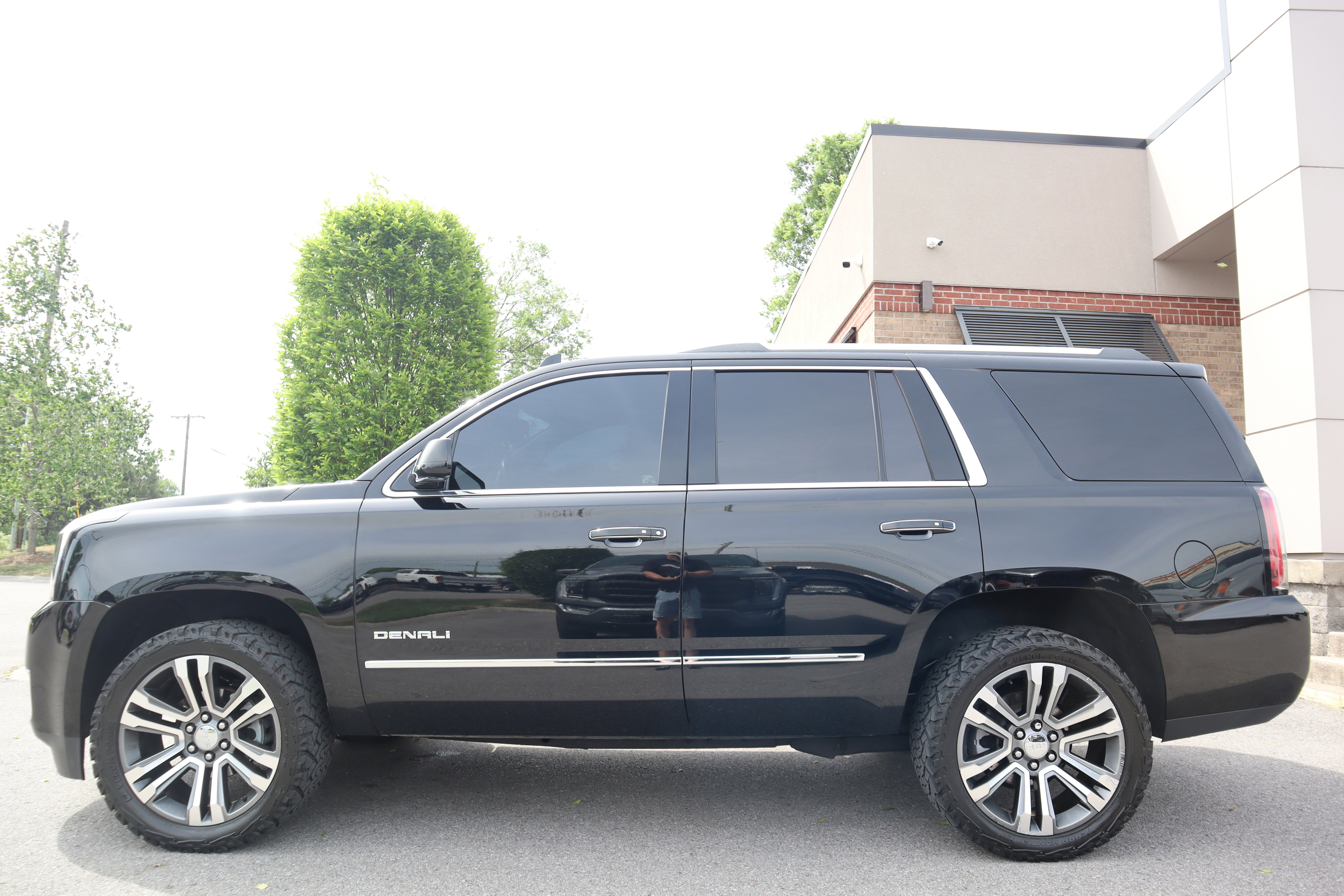 Used 2018 GMC Yukon Denali w/ Open Road Package AWD/4WD image 10