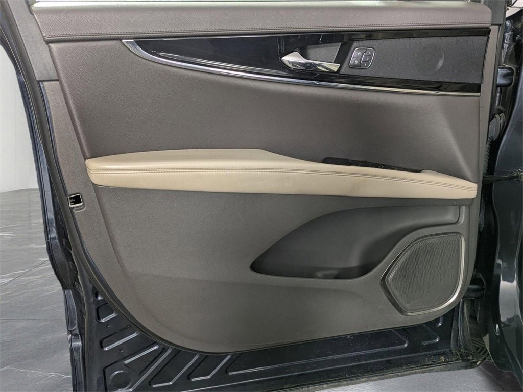 Used 2022 Lincoln Nautilus Reserve image 12