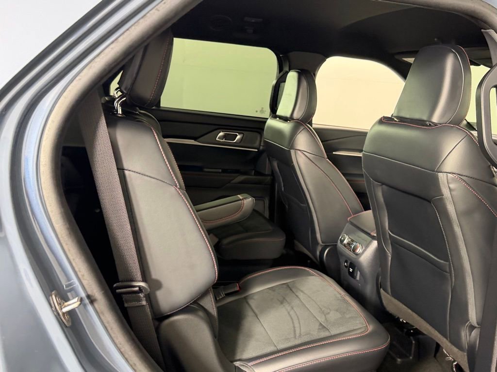 Used 2025 Ford Explorer ST image 27