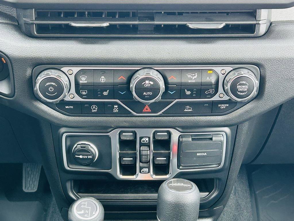 New 2025 Jeep Gladiator Sport image 21