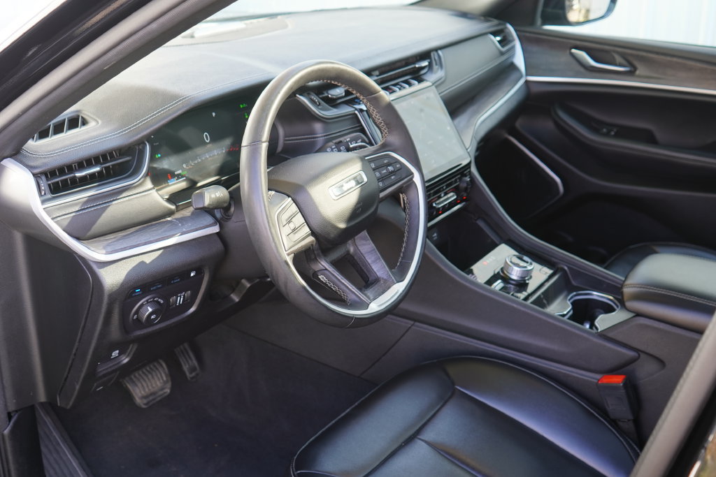 Used 2024 Jeep Grand Cherokee Limited 4xe AWD/4WD image 12