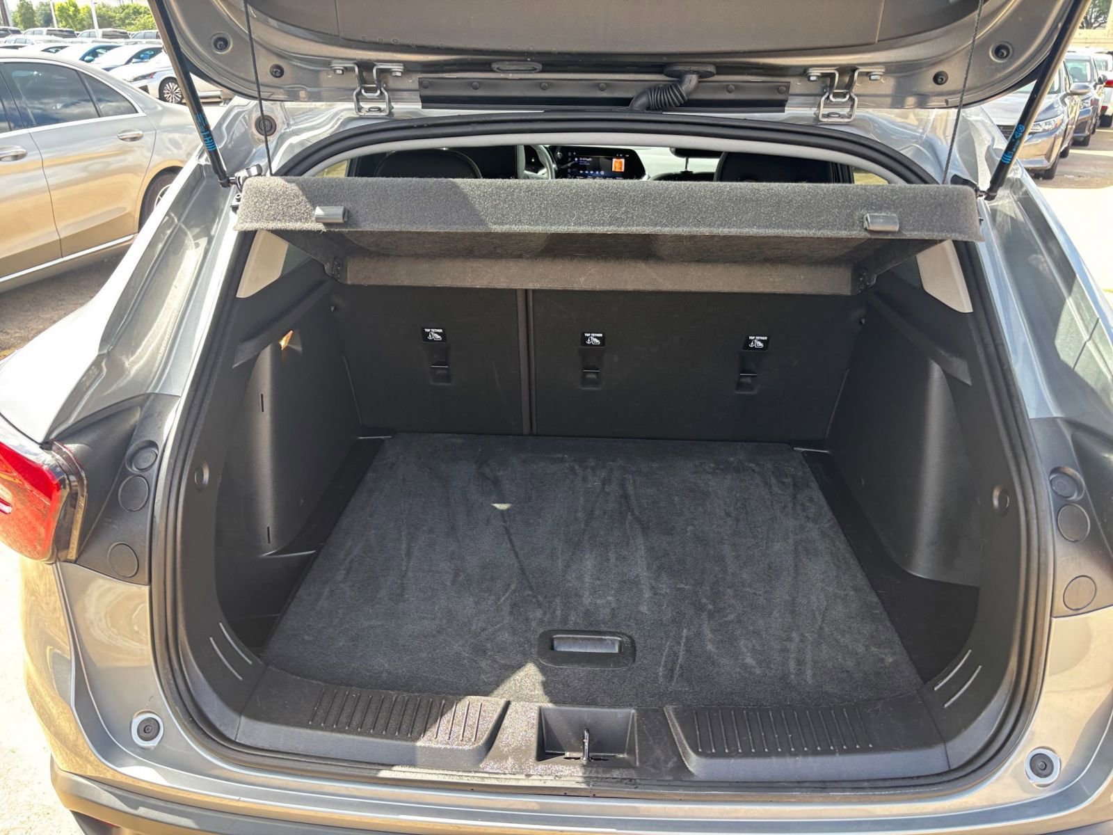 Used 2025 Chevrolet Trax LT FWD image 30