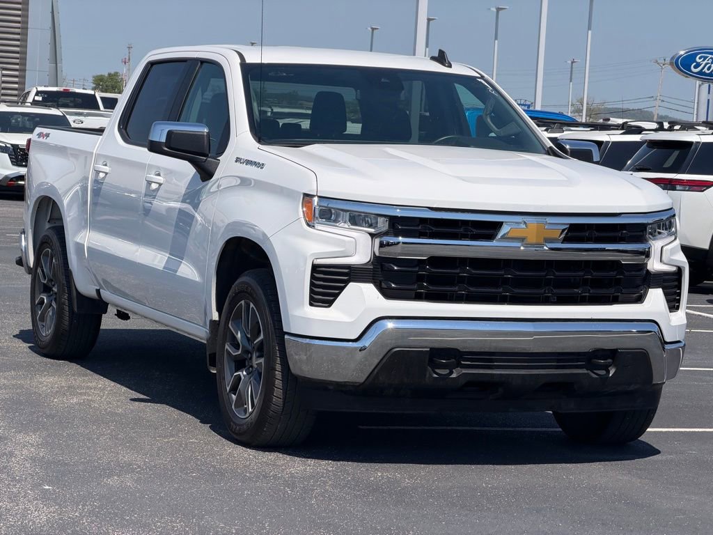Used 2024 Chevrolet Silverado 1500 LT image 2
