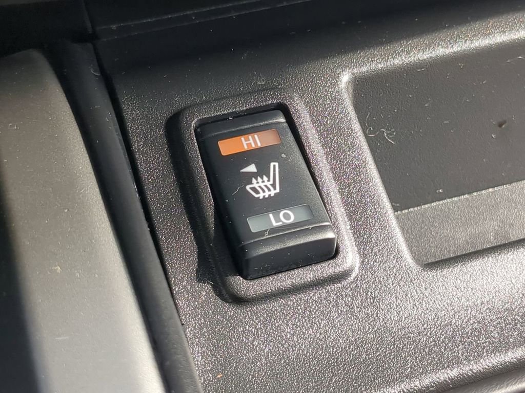 Used 2024 Nissan Titan SV w/ SV Convenience Package image 23