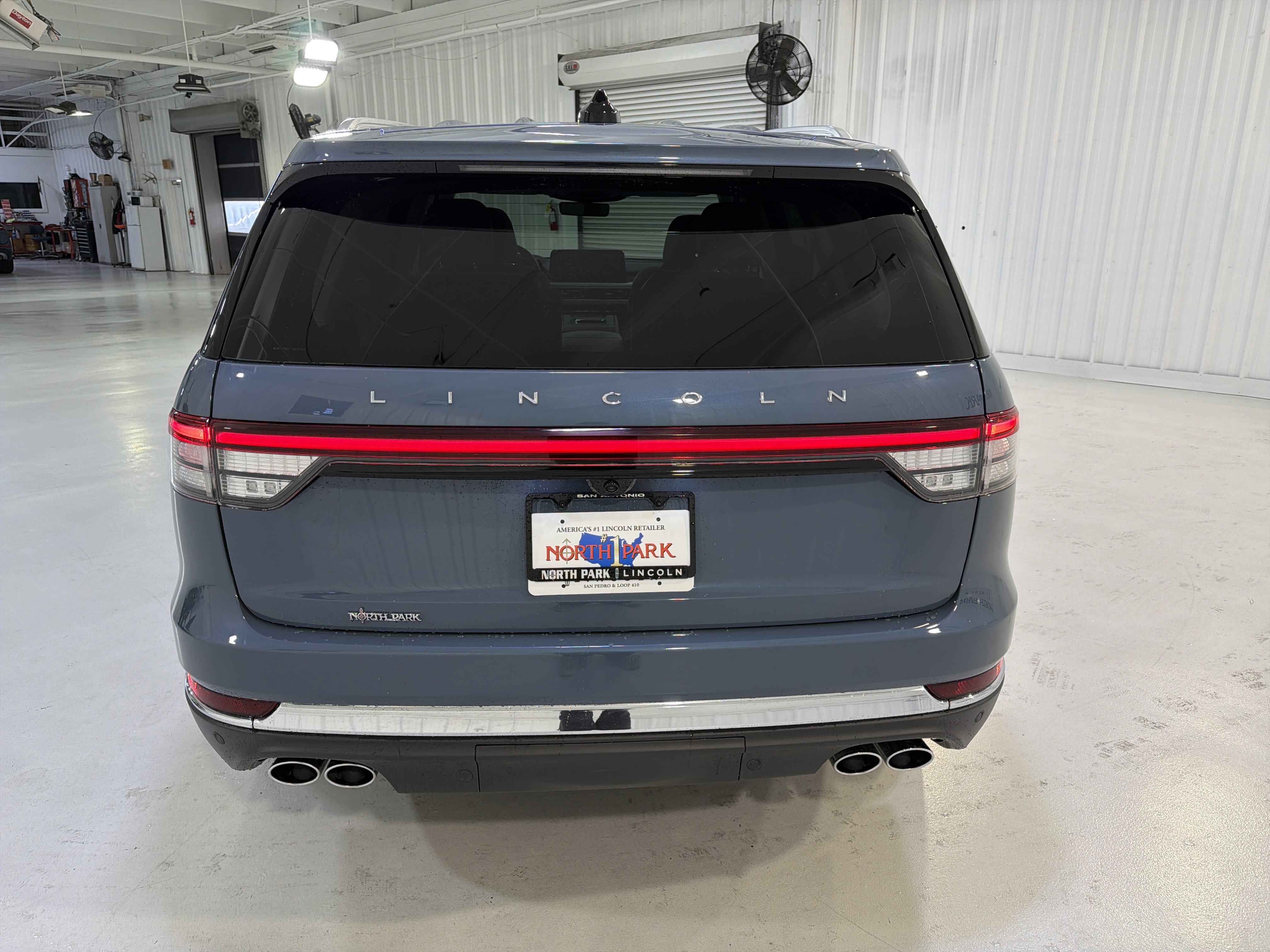 Used 2026 Lincoln Aviator Reserve AWD/4WD image 4