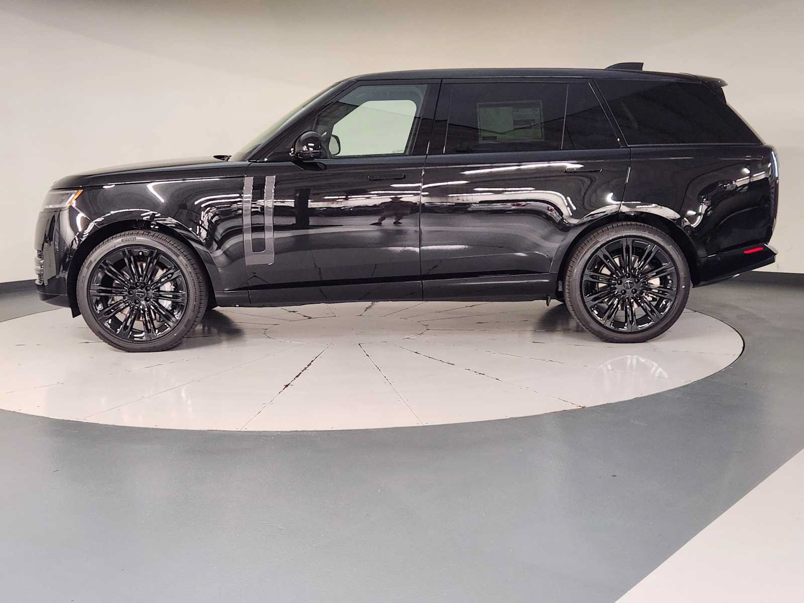 New 2026 Land Rover Range Rover Long Wheelbase SE AWD/4WD image 5