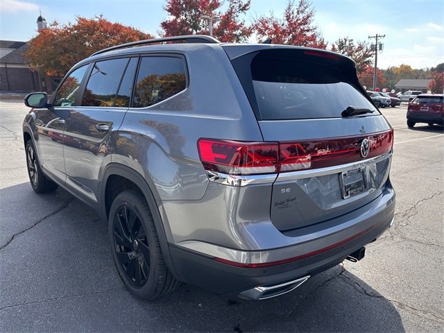 Used 2024 Volkswagen Atlas SE w/ Black Wheel Package image 5