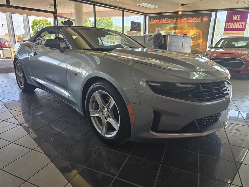 Used 2023 Chevrolet Camaro LT RWD image 9