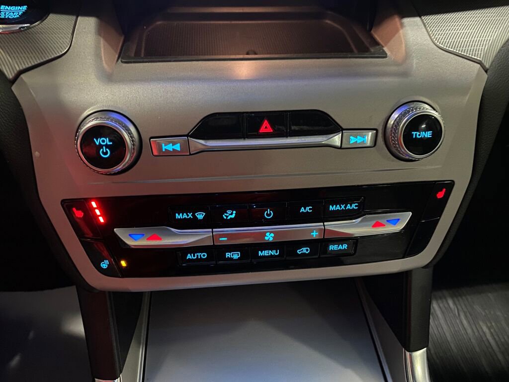 Used 2023 Ford Explorer XLT w/ Equipment Group 202A image 13