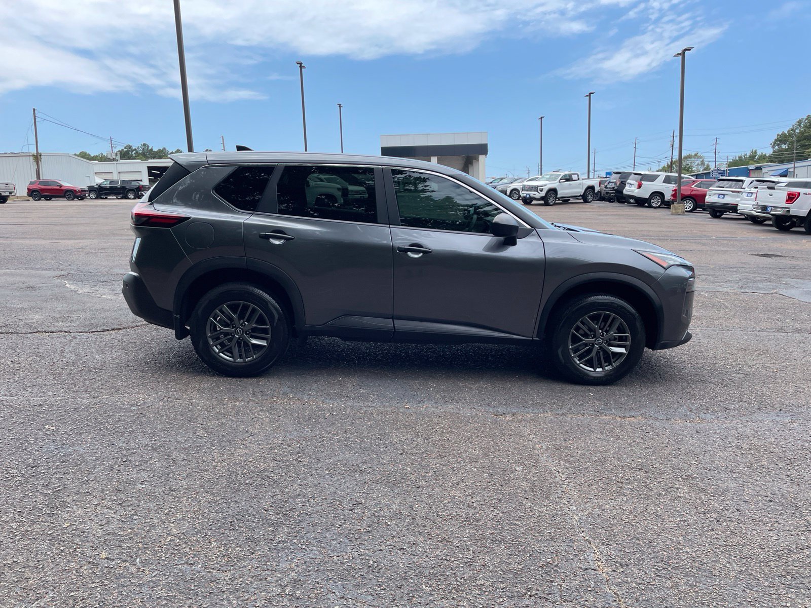 Used 2023 Nissan Rogue S FWD image 7