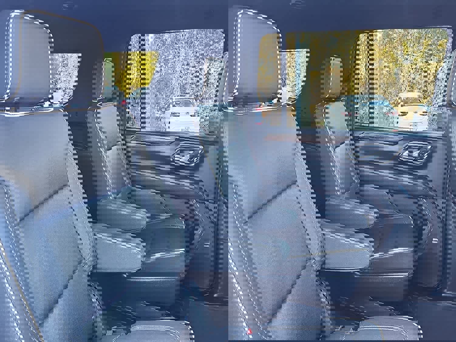 Used 2023 Chevrolet Suburban Premier image 28