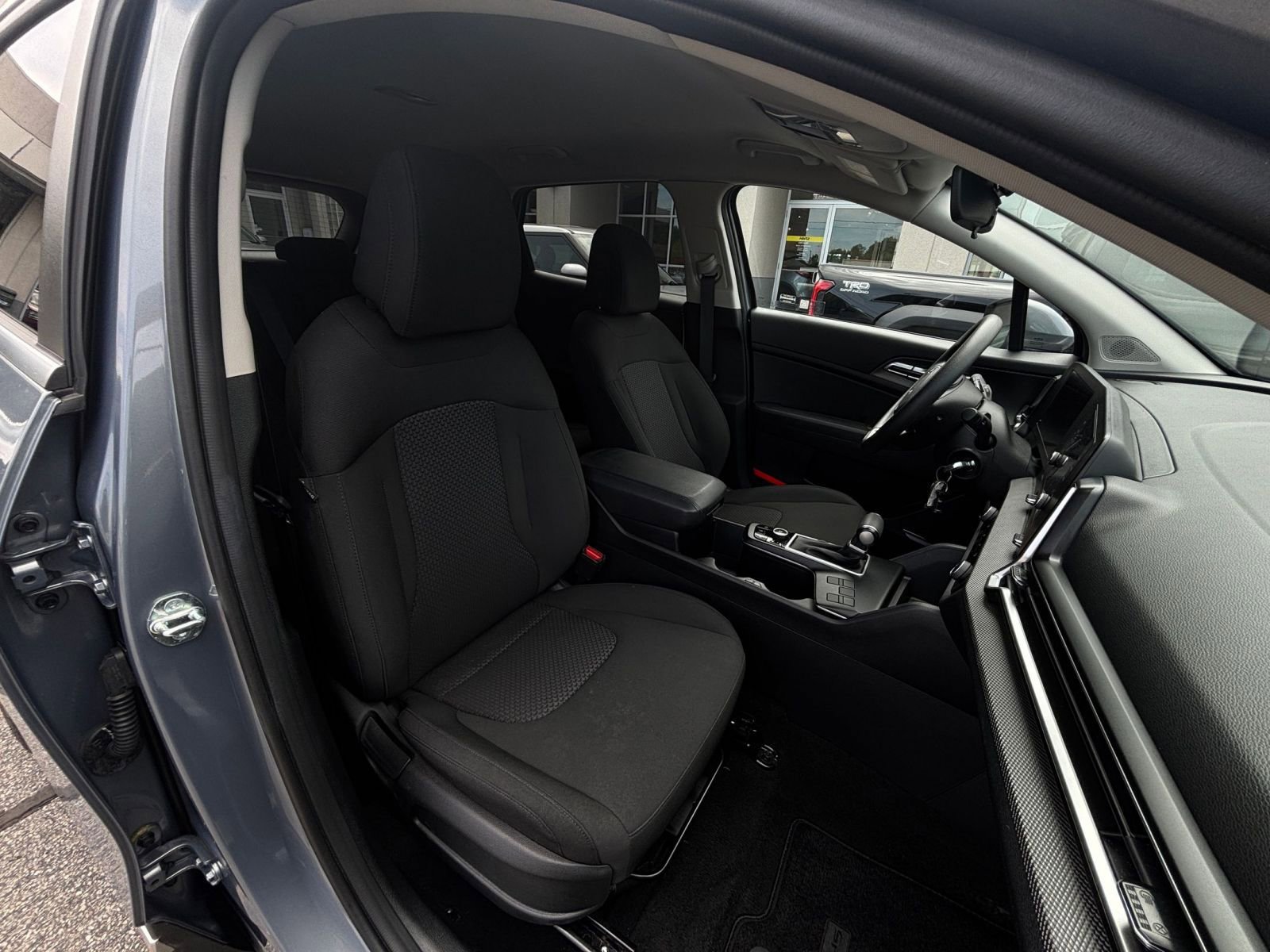 Used 2025 Kia Sportage LX FWD image 35