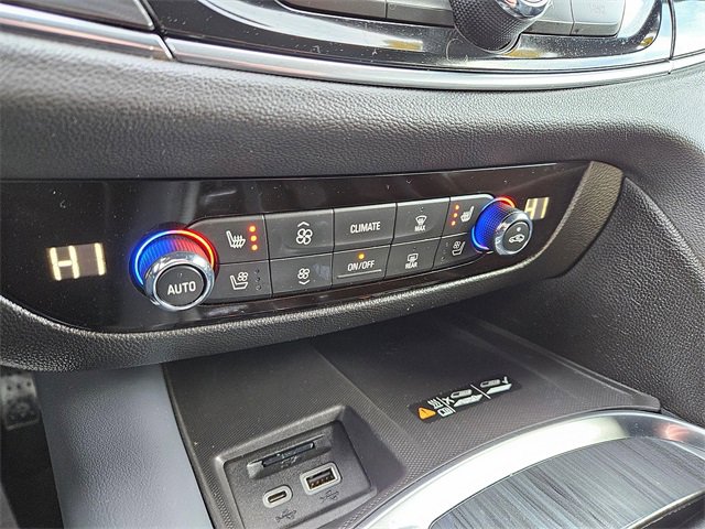 Used 2024 Buick Enclave Premium image 27