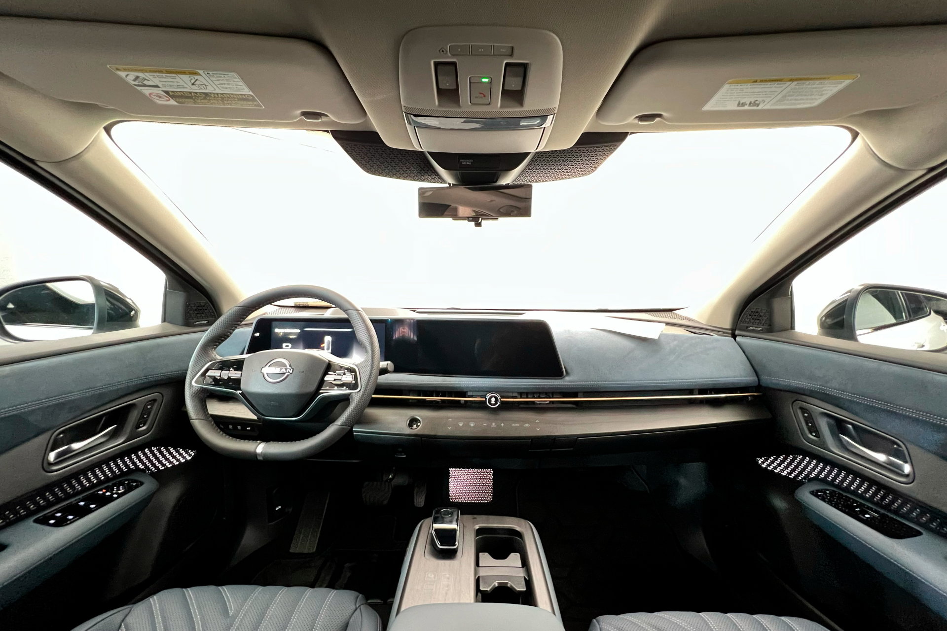 New 2025 Nissan Ariya Platinum image 9