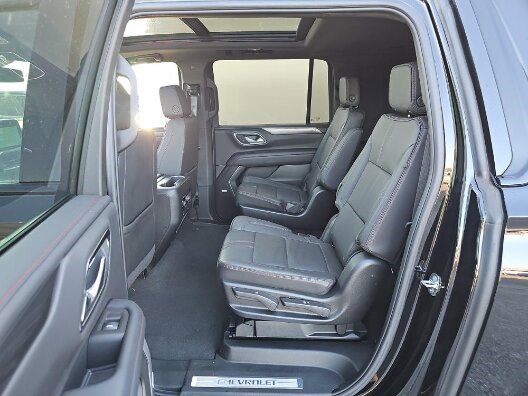 Used 2024 Chevrolet Suburban RST w/ Luxury Package RWD image 10