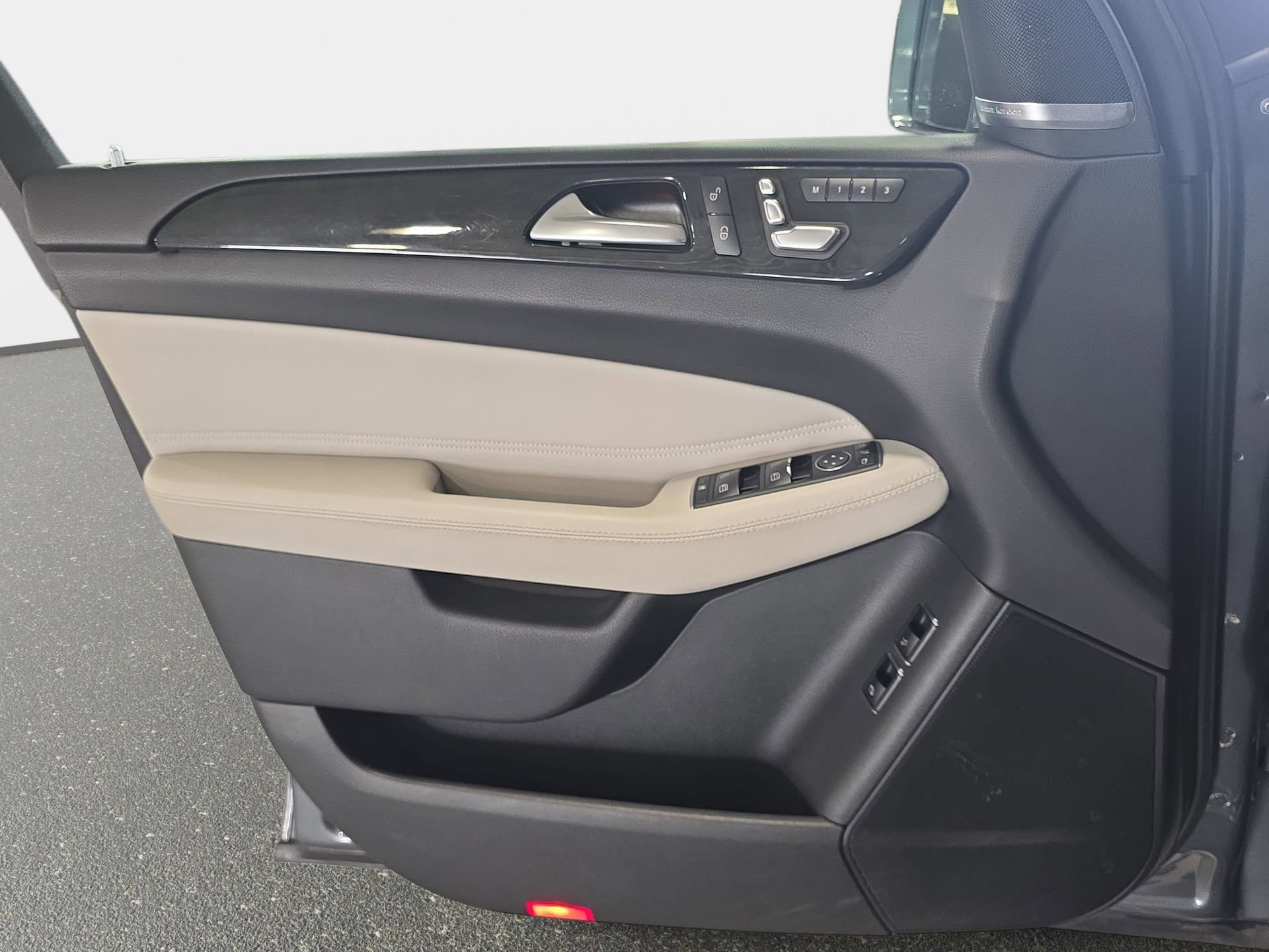 Used 2019 Mercedes-Benz GLS 450 4MATIC image 26