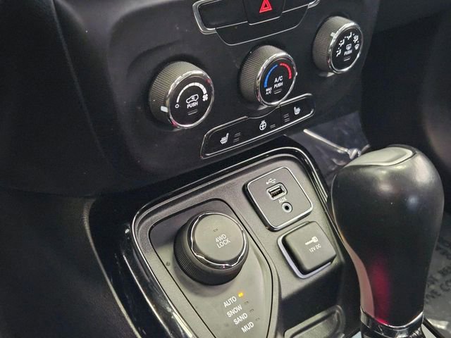 Used 2018 Jeep Compass Latitude AWD/4WD image 21
