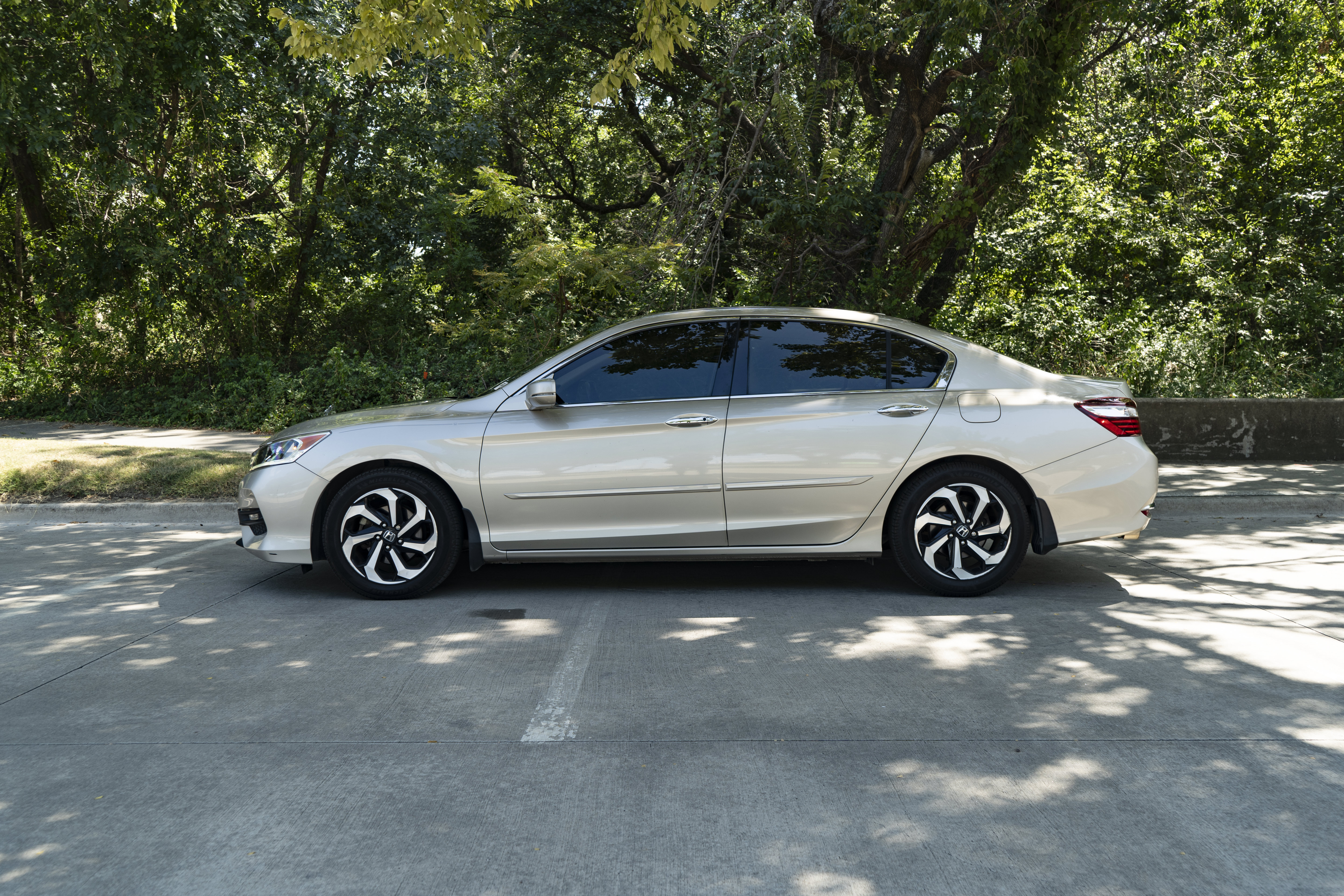 Used 2016 Honda Accord EX-L image 6