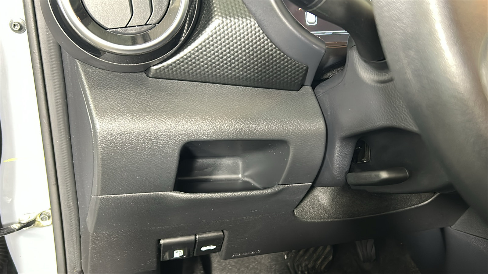 Used 2023 Nissan Kicks SV FWD image 23