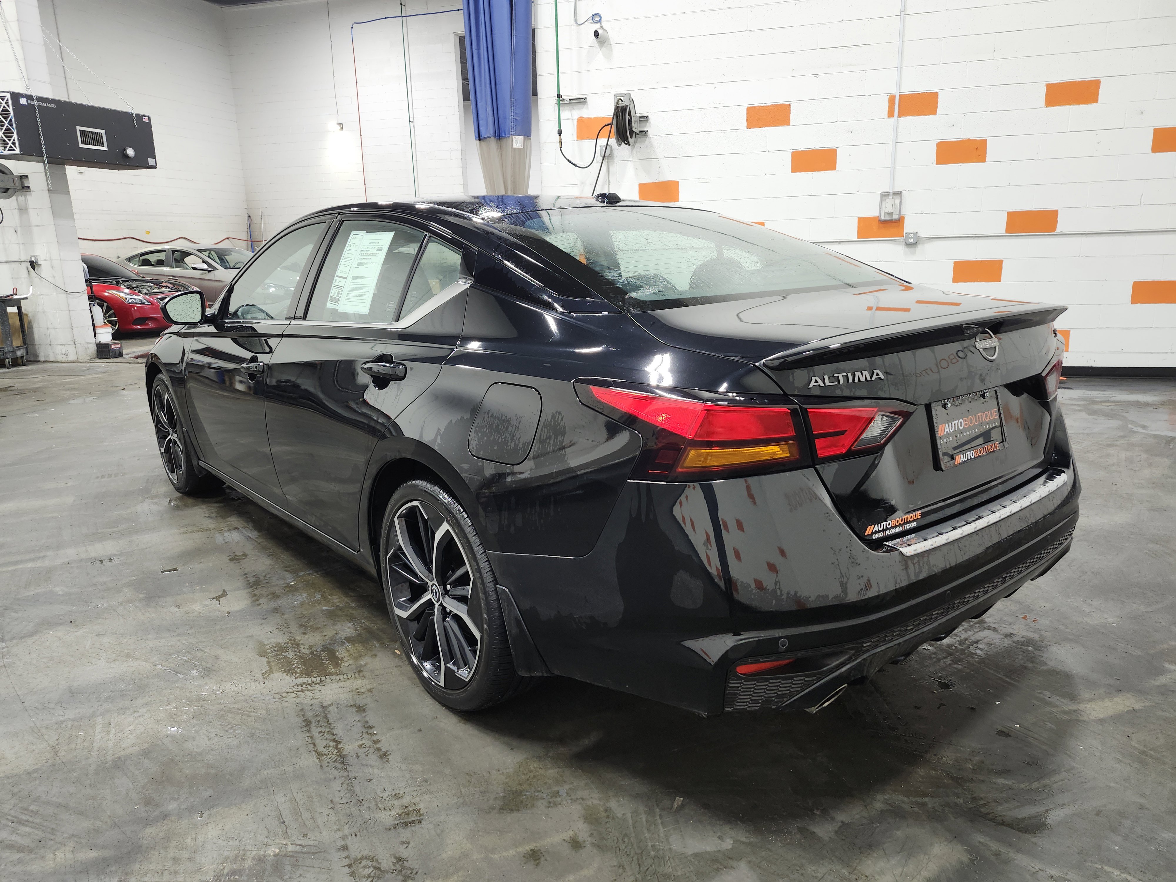 Used 2023 Nissan Altima 2.5 SR w/ SR Premium Package image 17