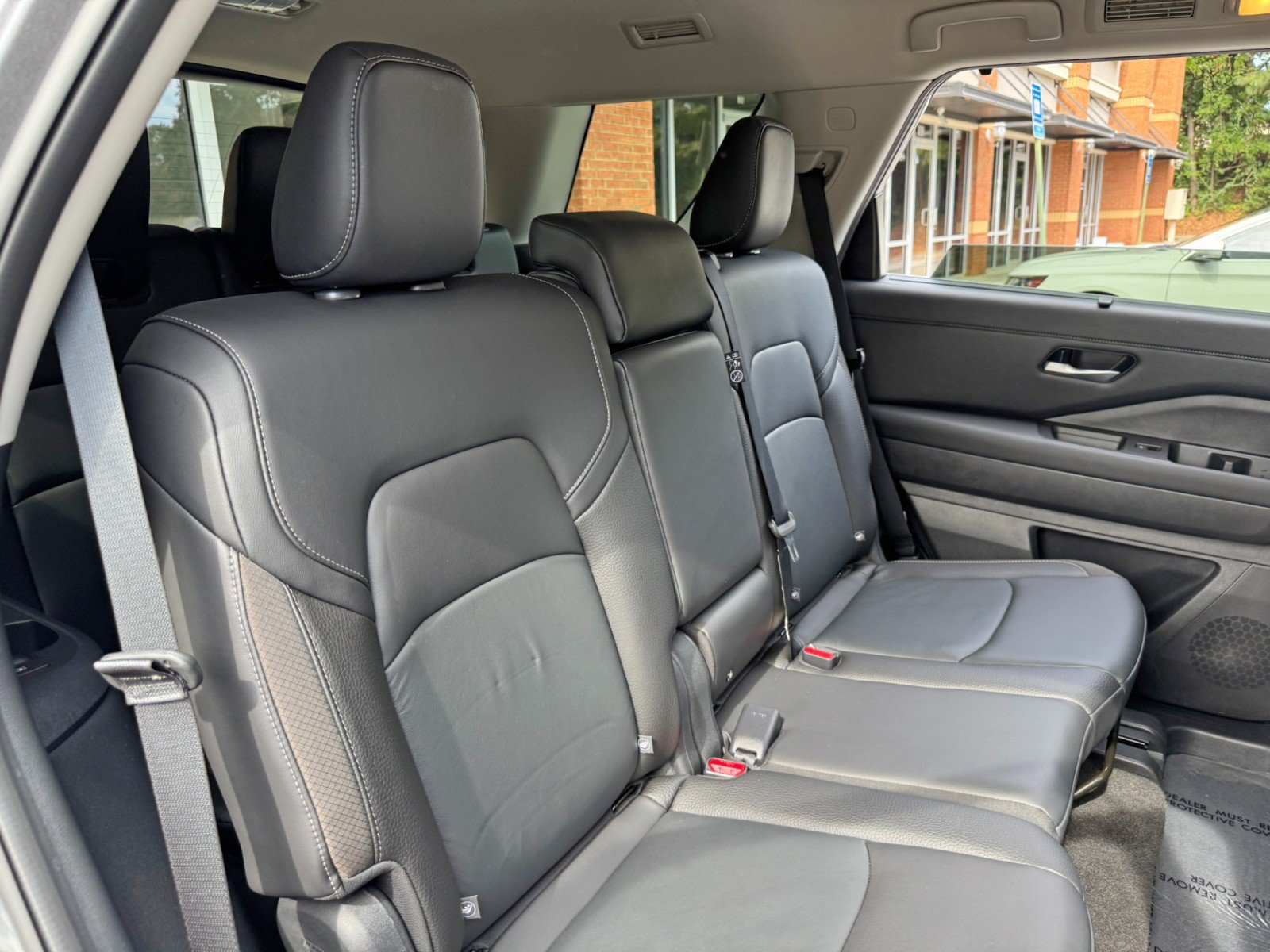Used 2025 Nissan Pathfinder SL AWD/4WD image 35