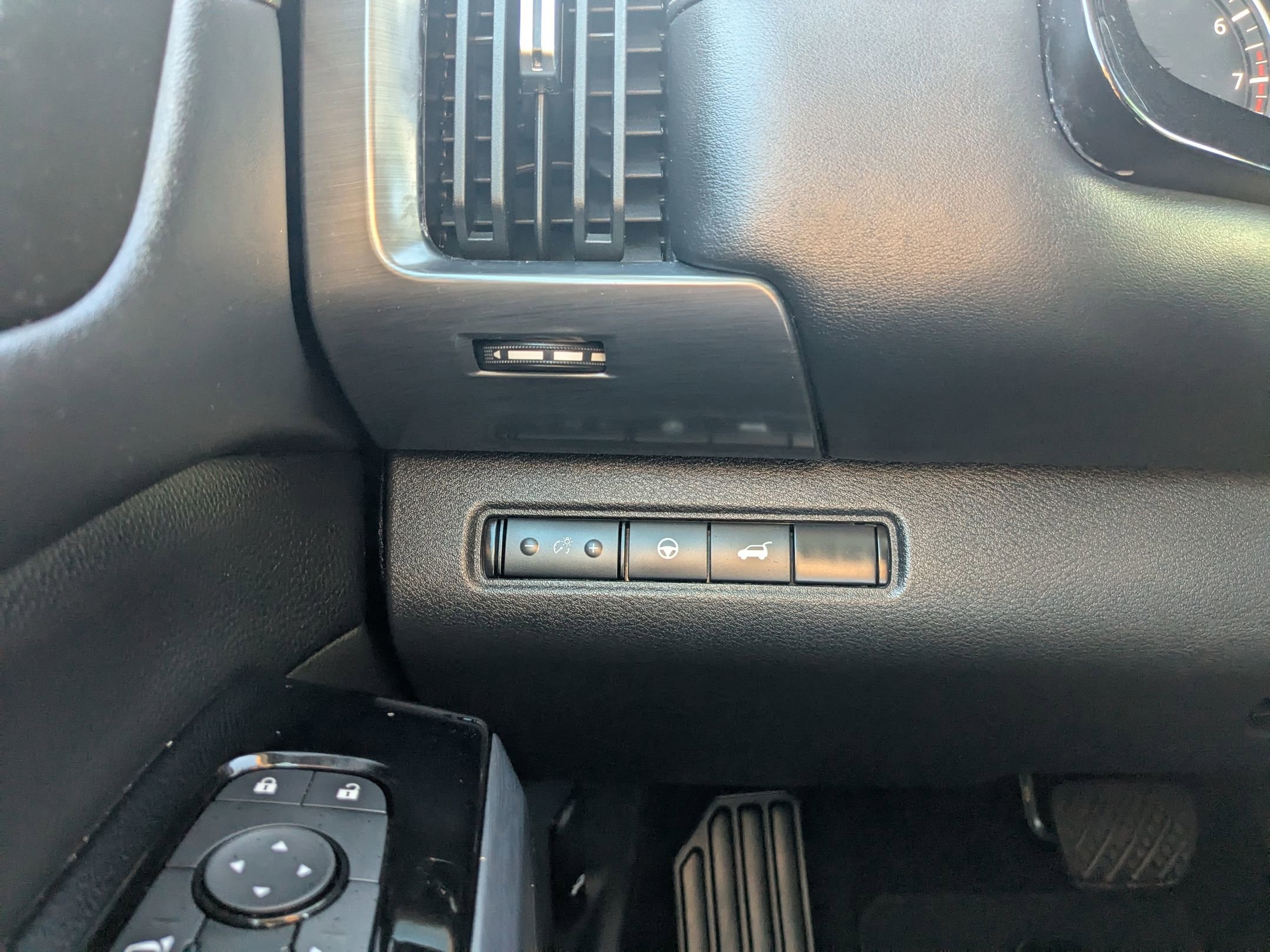 Used 2025 Nissan Pathfinder SL image 21