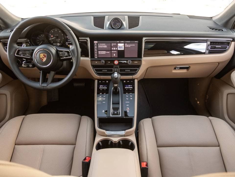 Certified 2026 Porsche Macan image 12