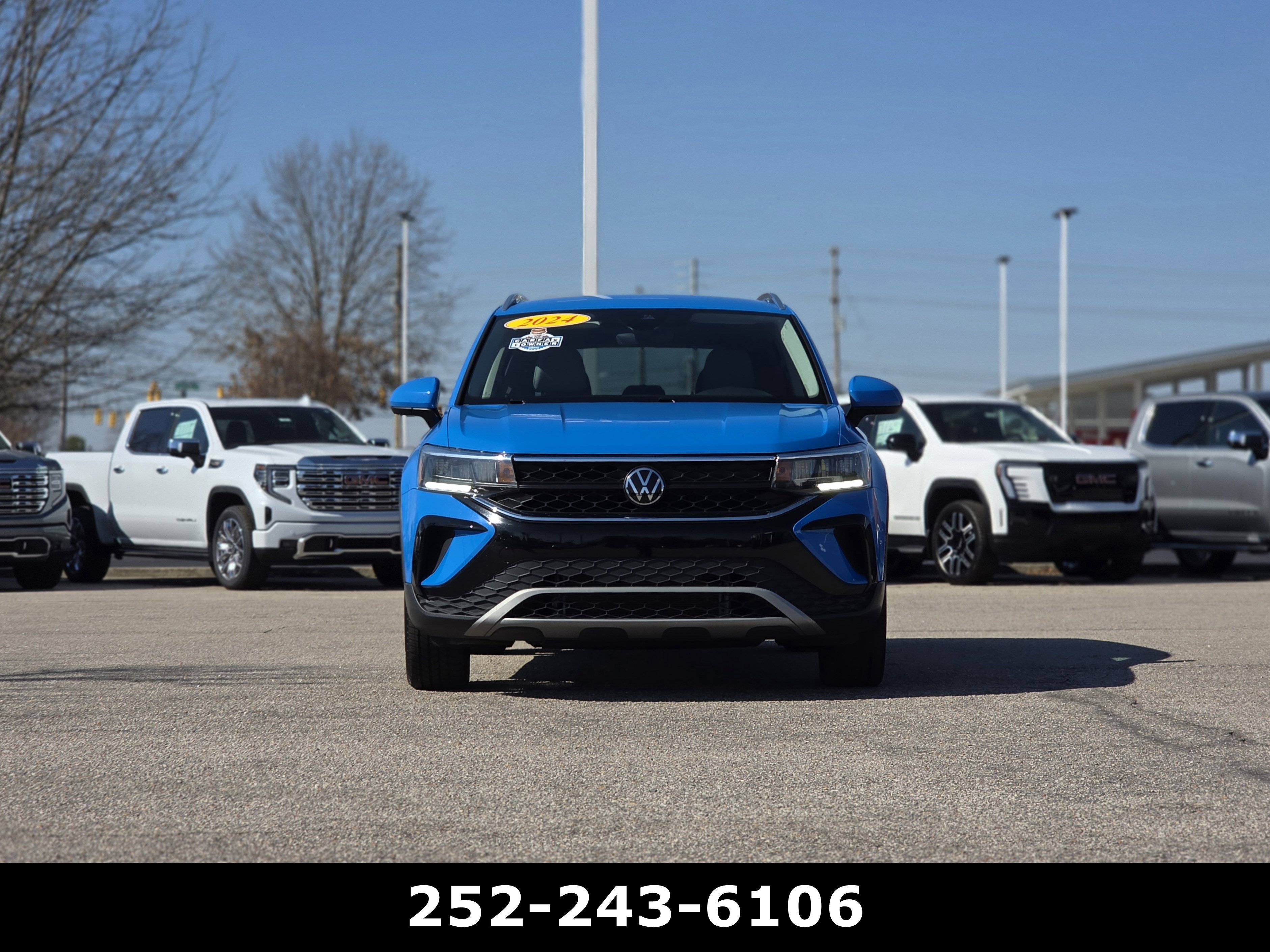 Used 2024 Volkswagen Taos SE FWD image 2