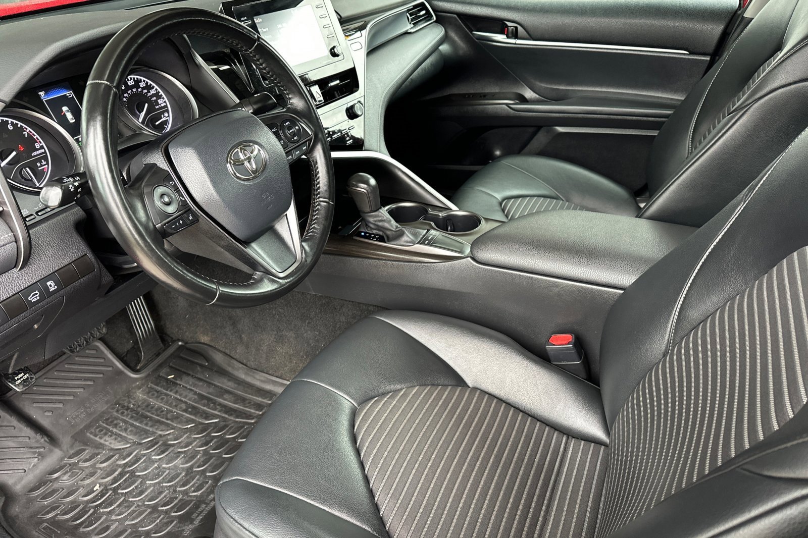 Used 2022 Toyota Camry SE image 12