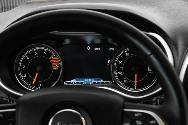 Used 2017 Jeep Cherokee Trailhawk w/ Cold Weather Group image 16