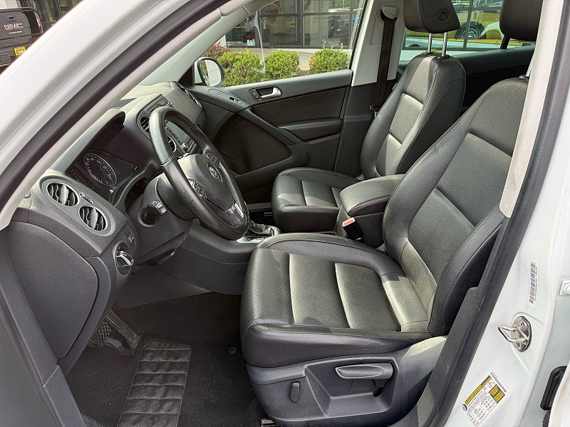 Used 2015 Volkswagen Tiguan SE FWD image 9