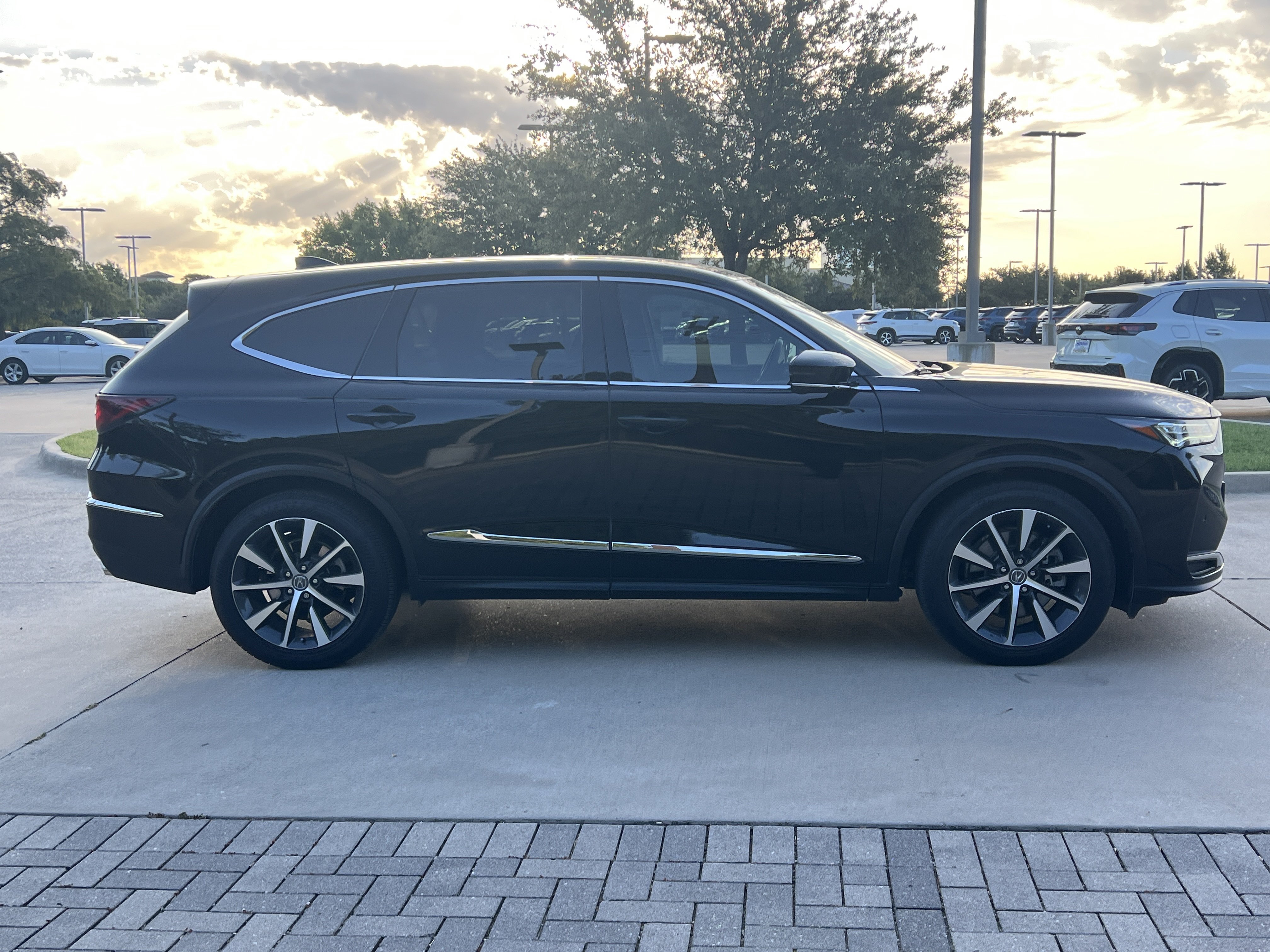 Used 2025 Acura MDX w/ Technology Package FWD image 10