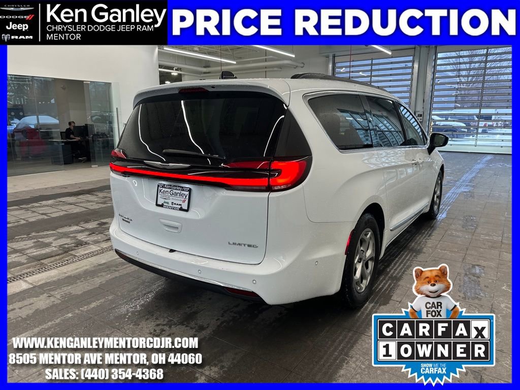 Used 2023 Chrysler Pacifica Limited w/ Uconnect Theater Family Group image 10