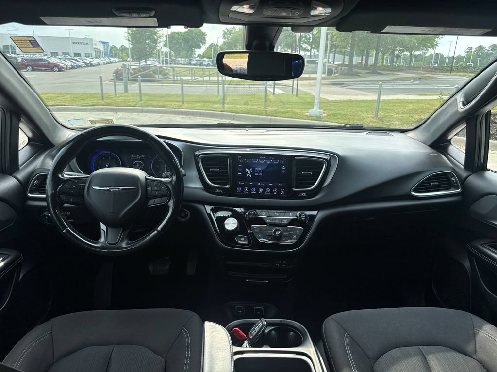 Used 2019 Chrysler Pacifica Touring Plus w/ S Appearance Package FWD image 16
