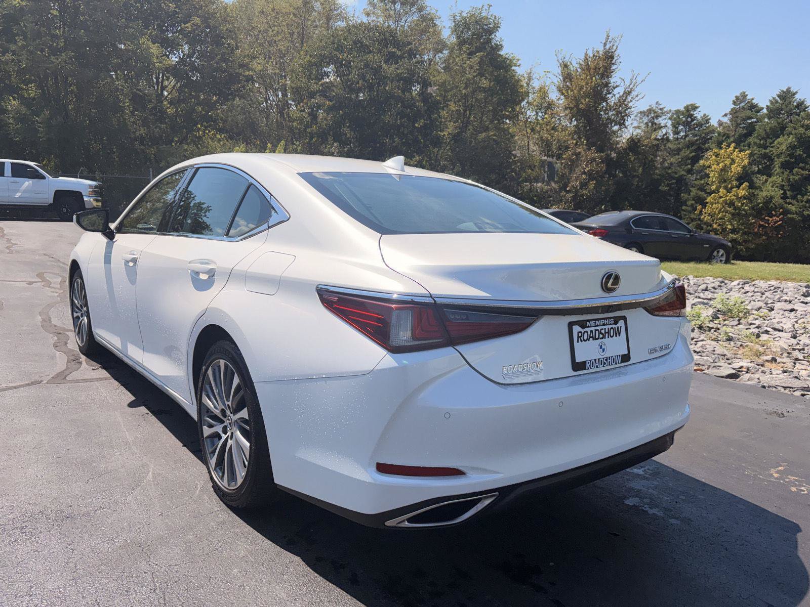 Used 2019 Lexus ES 350 w/ Accessory Package FWD image 3