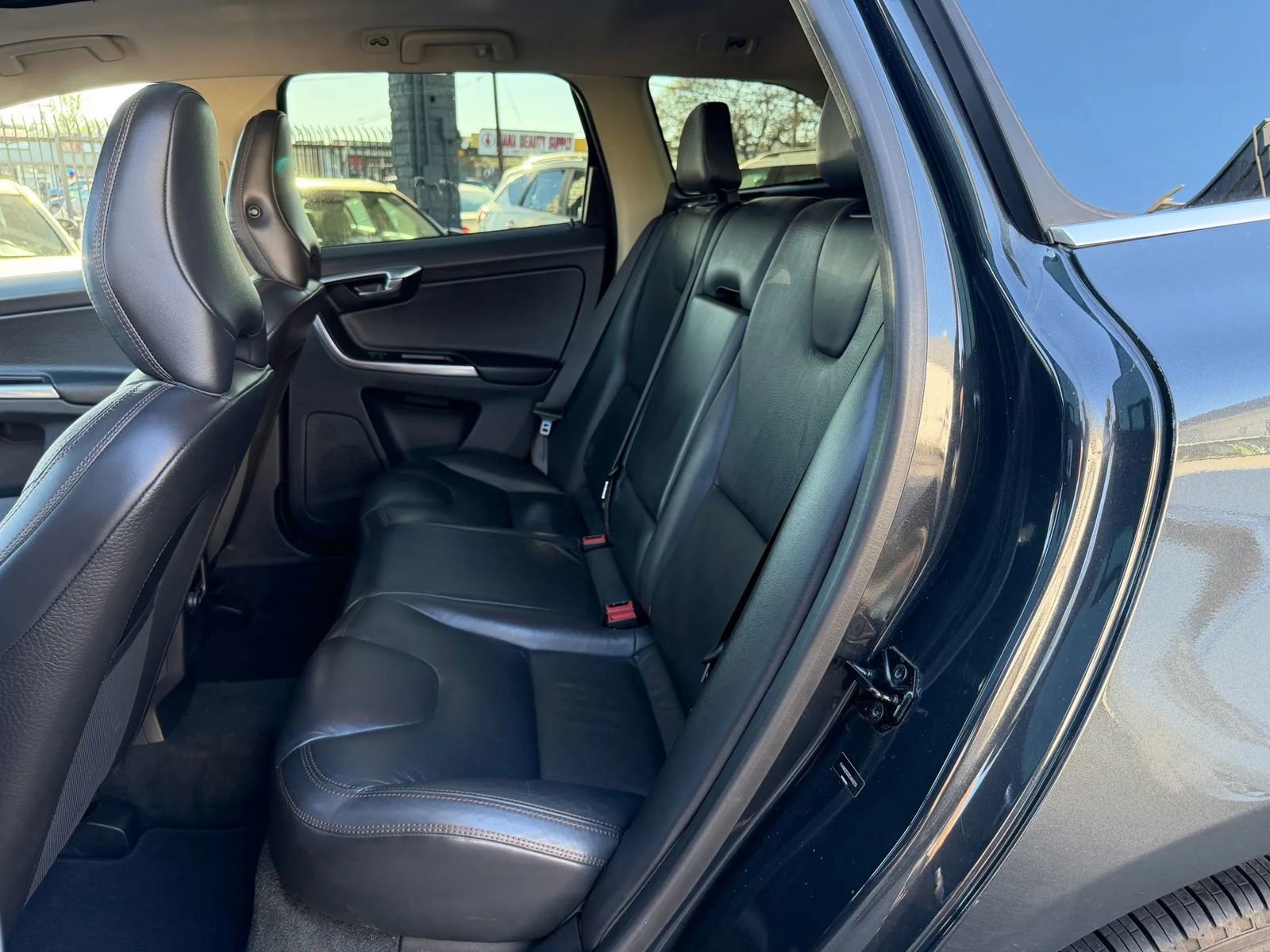 Used 2013 Volvo XC60 T6 image 33