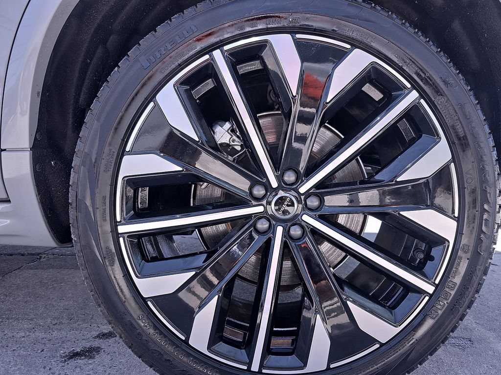 Certified 2025 Volvo XC90 B5 Plus AWD/4WD image 46