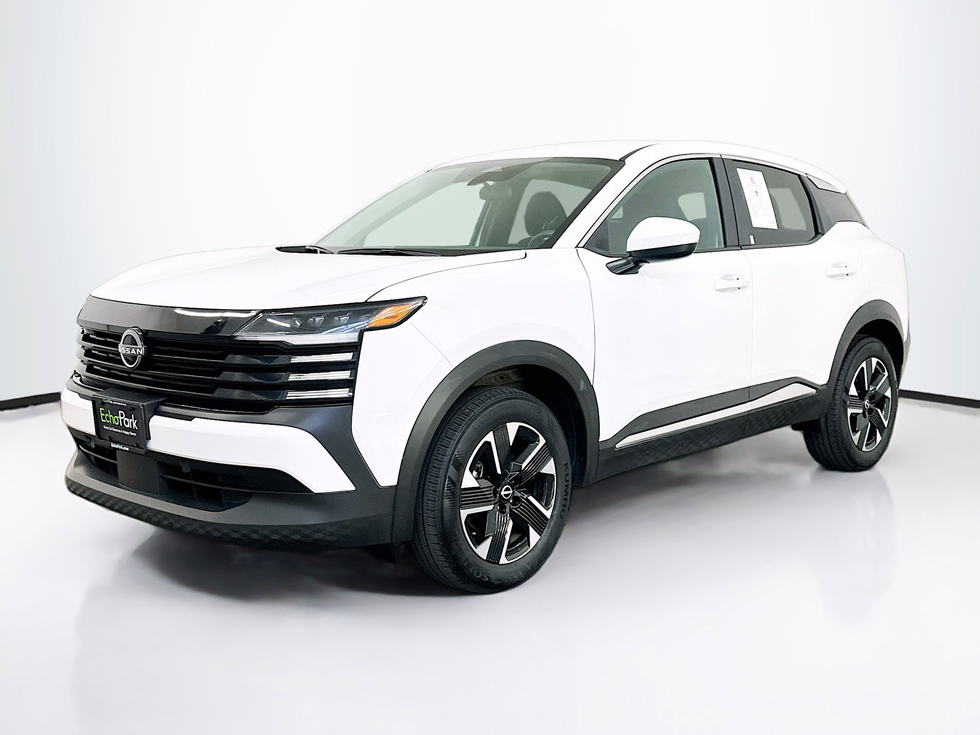 Used 2025 Nissan Kicks SV image 3