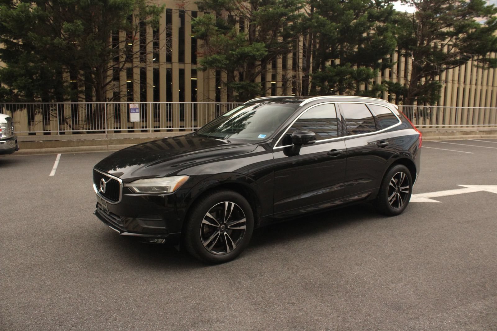 Used 2018 Volvo XC60 T6 Momentum w/ Convenience Package AWD/4WD image 12